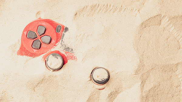 manette de jeu pleine de sable